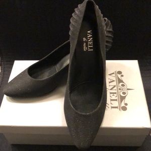 vaneli tommy pump